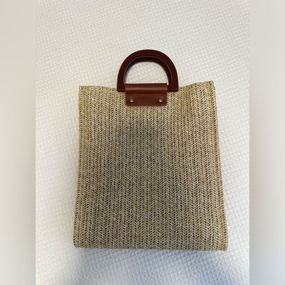 Raffia bag with wooden handle